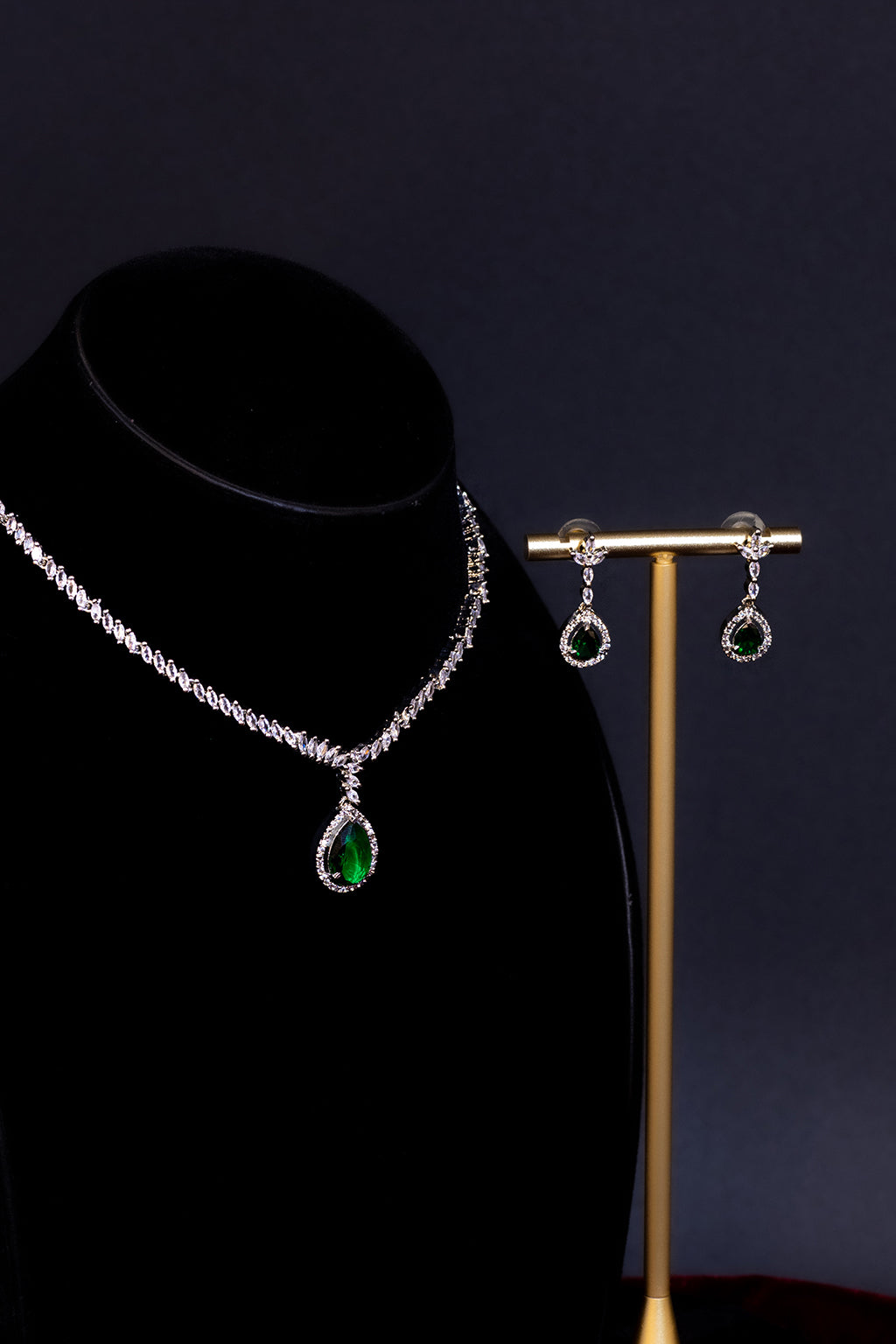 Emerald Glow Diamond Set