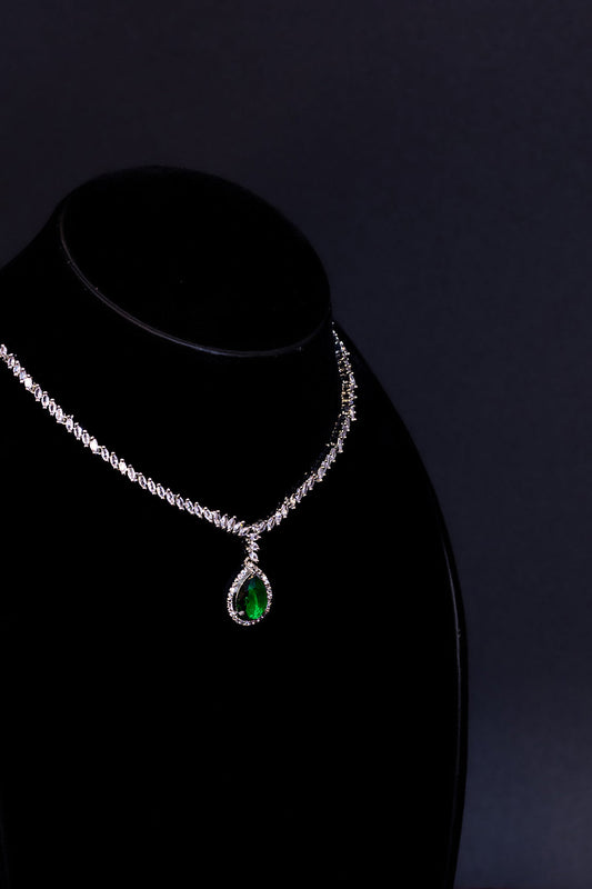 Emerald Glow Diamond Set