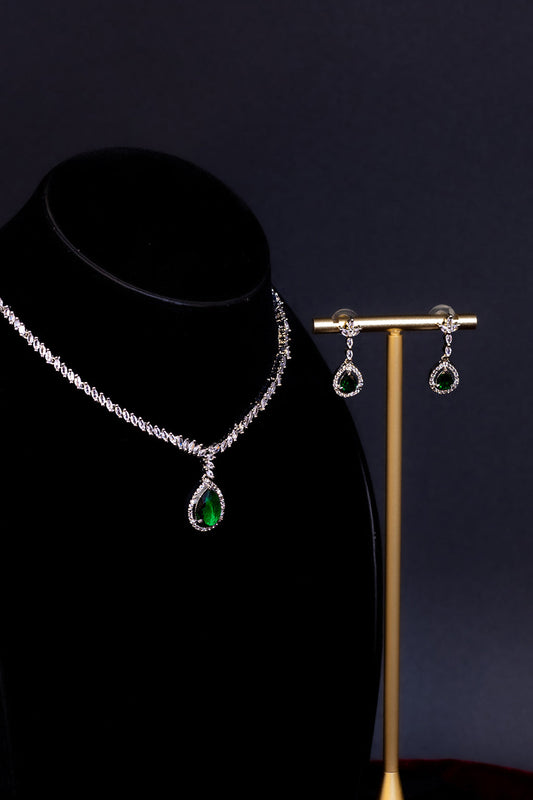 Emerald Glow Diamond Set