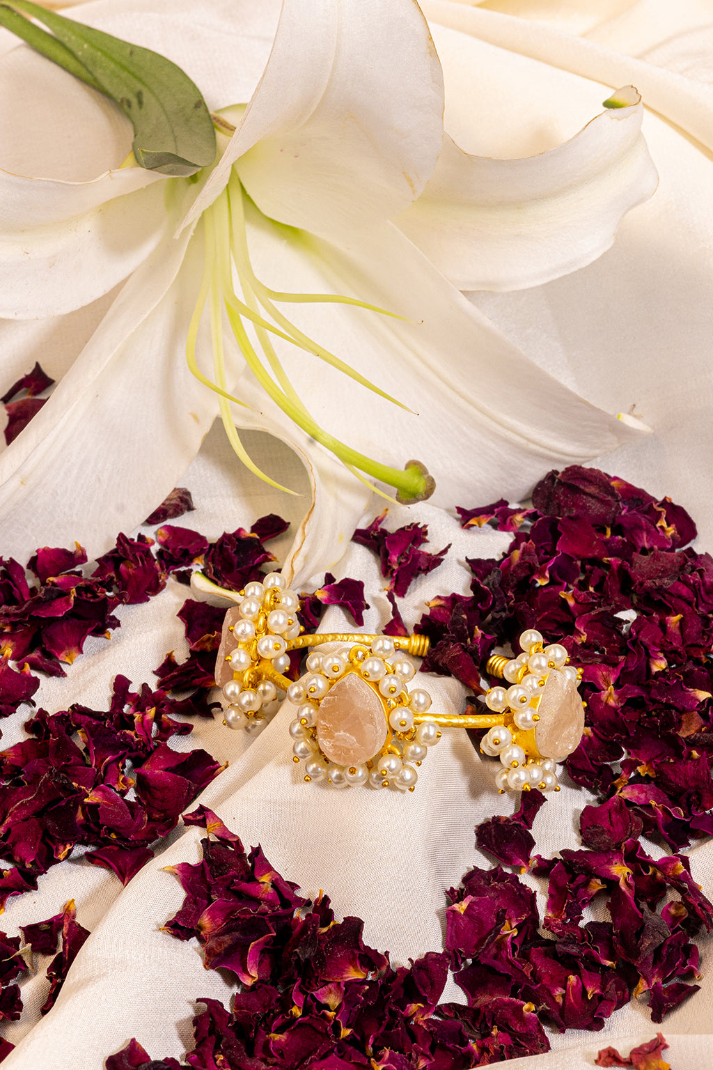 Peach Pearl Claw Bracelet