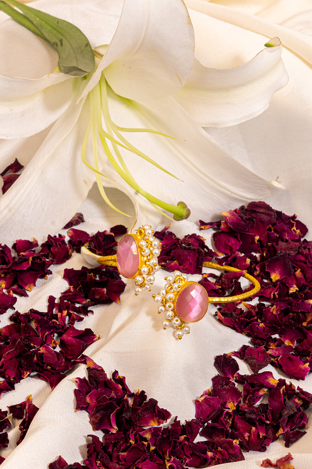 Peach Pearl Claw Bracelet
