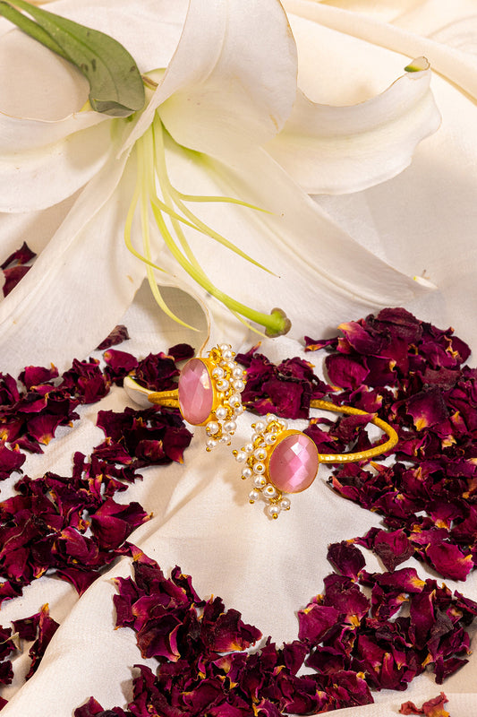 Peach Pearl Claw Bracelet