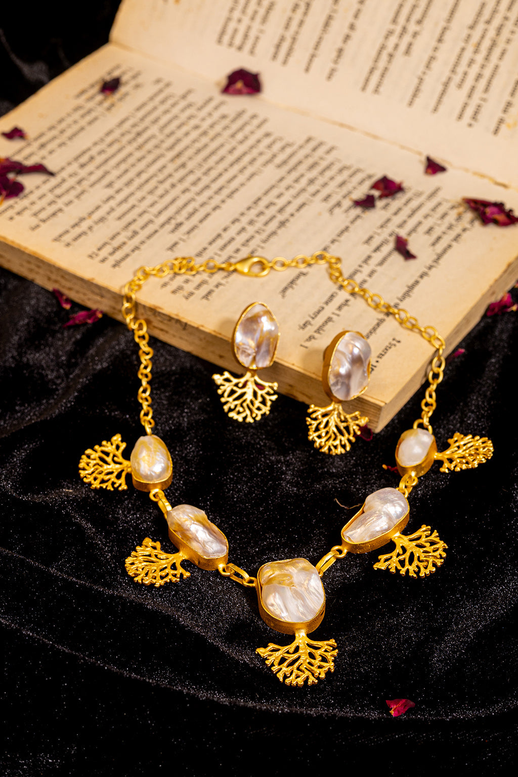 Regal Tree Pearl Set